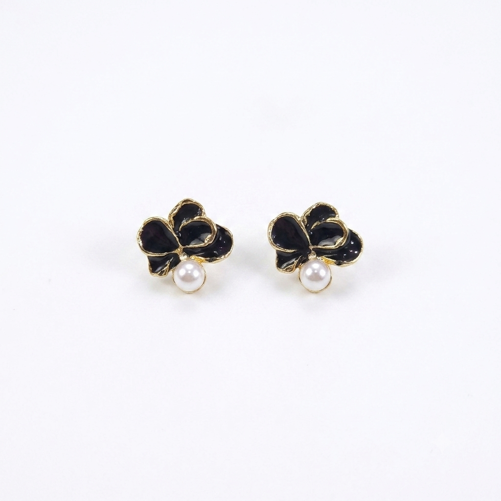Earrings｜Midnight Bloom Pearl Floral Stud Earrings | Black Flower Earrings | Pearl Studs