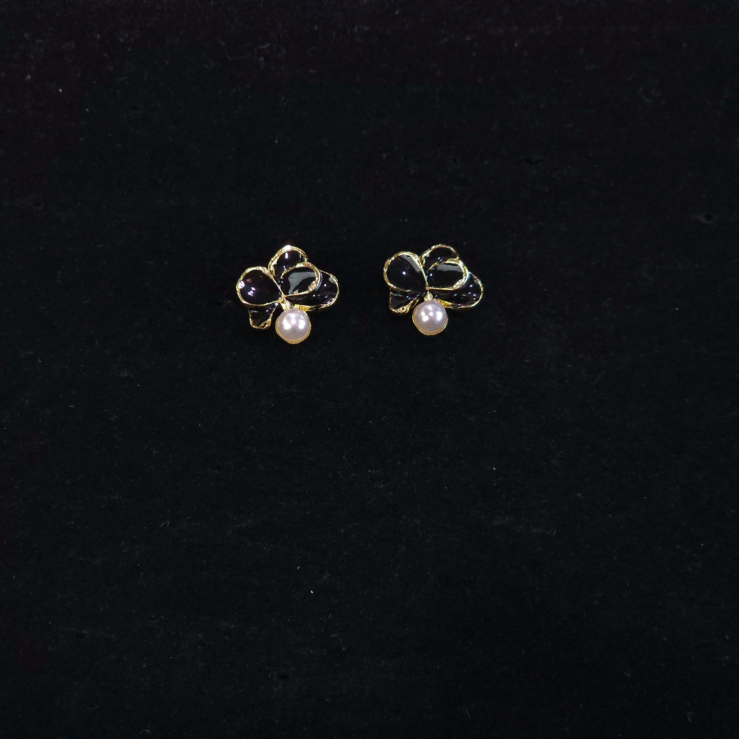 Earrings｜Midnight Bloom Pearl Floral Stud Earrings | Black Flower Earrings | Pearl Studs