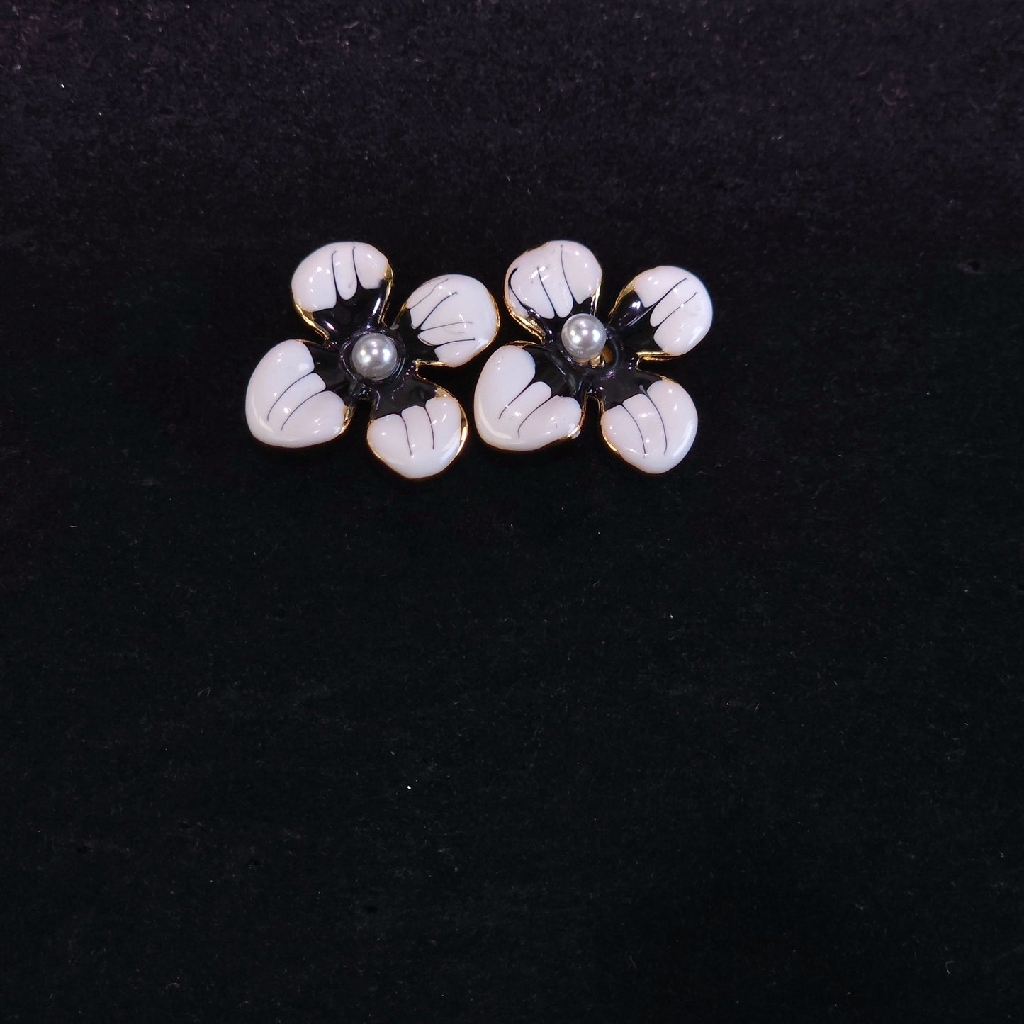 Earrings｜Monochrome Blossom Pearl Stud Earrings | Black & White Flower Earrings | Floral Studs