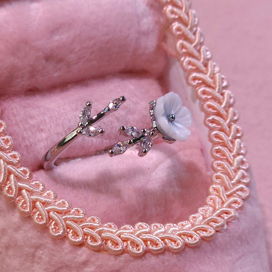 Ring｜Blooming White Floral Open Ring | Adjustable Statement Ring