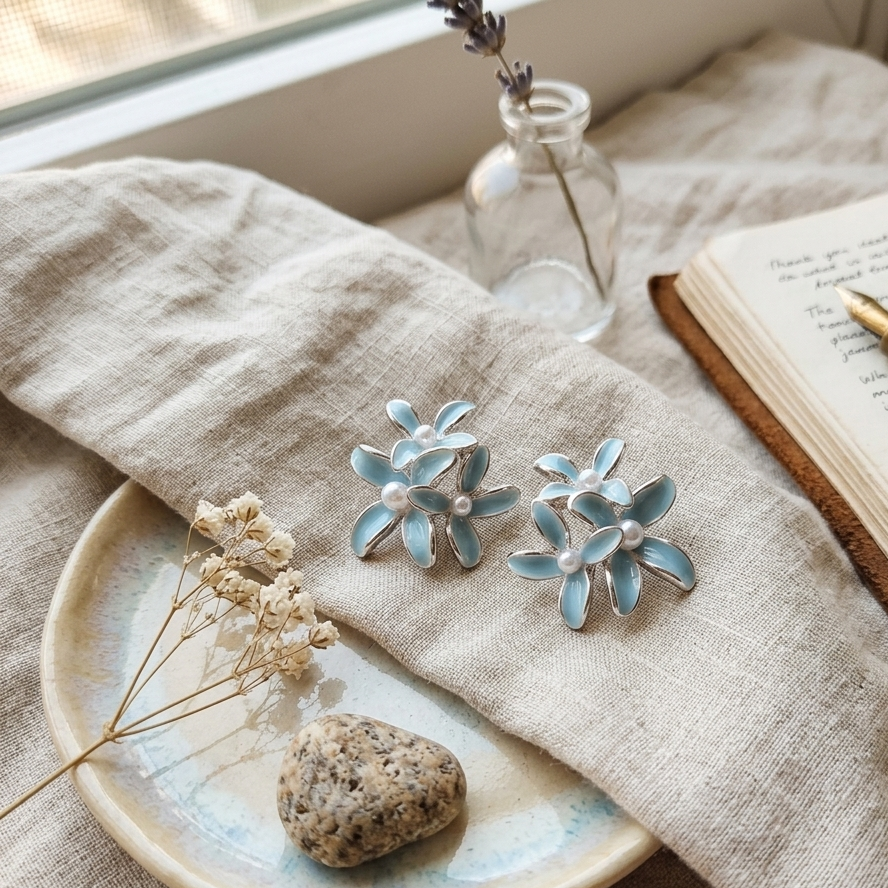 Earrings｜Aqua Blossom Floral Stud Earrings | Blue Flower Earrings | Daisy Studs